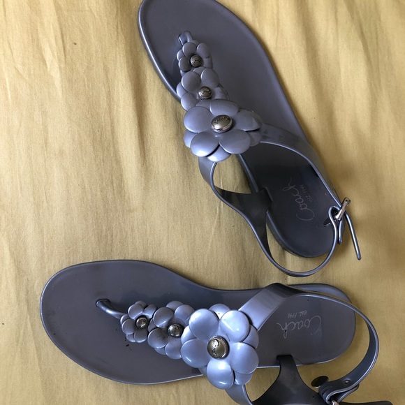 Plastic sandals - Picture 2 of 5